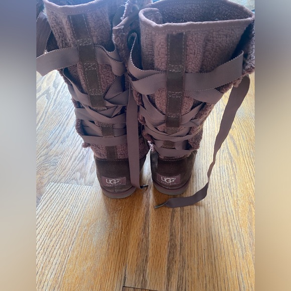 UGG heirloom boots - Picture 2 of 3